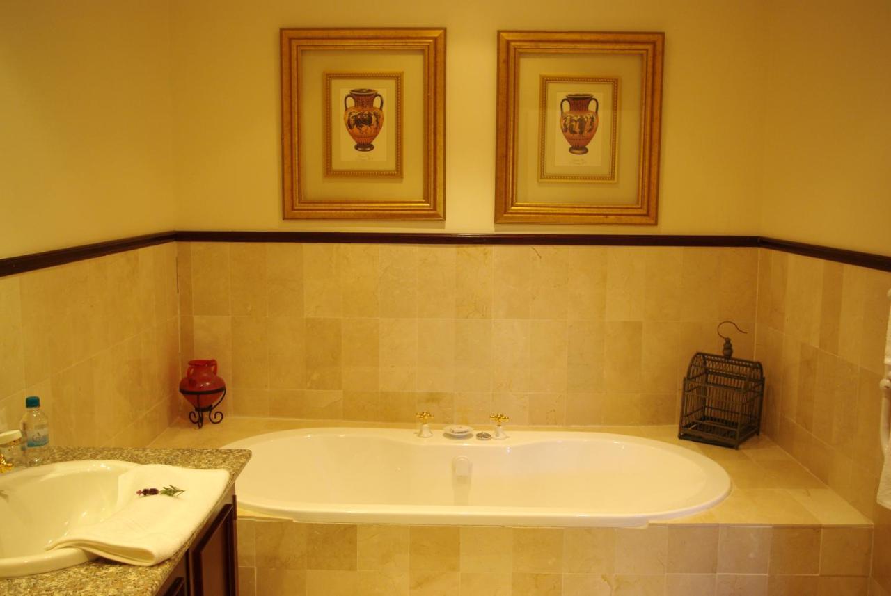 Lyngrove Wines & Guesthouse Stellenbosch Bagian luar foto